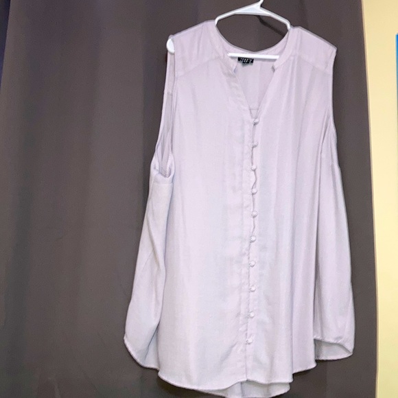 Torrid Size 5 (28W) Sleeveless Blouse - Picture 1 of 6